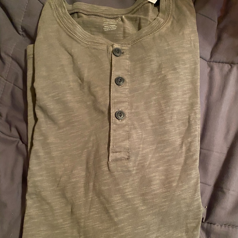 American Eagle Henley Olive